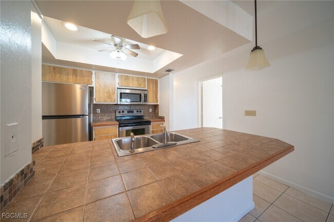 Foto del edificio - 2825 SW Santa Barbara Pl