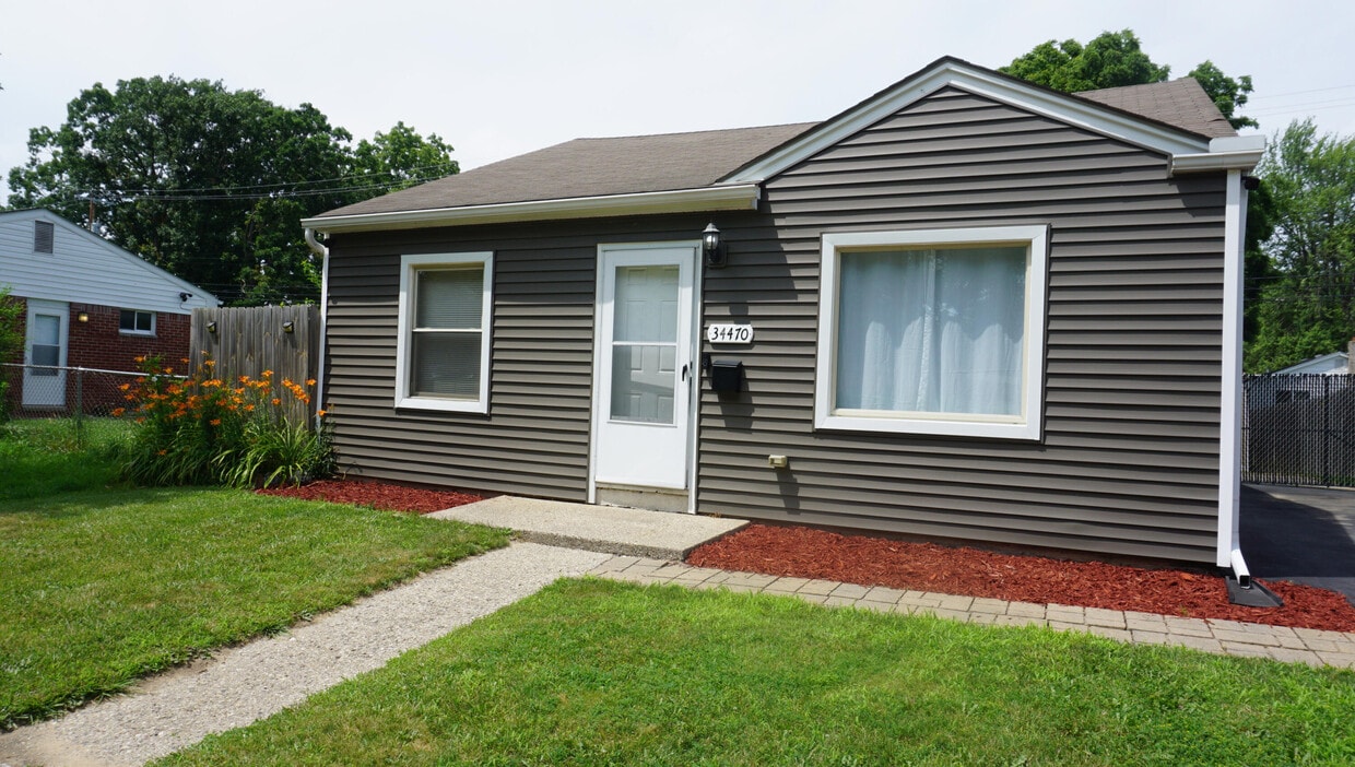 Primary Photo - 34470 Stellwagen St