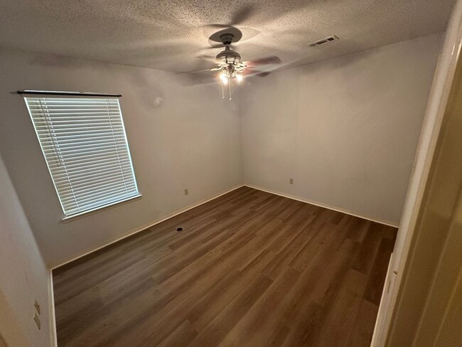 Photo - Beautiful 3 Bed, 2 Bath Home in Springdale! Available 8/1