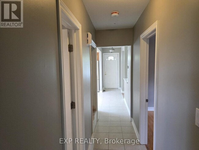 Building Photo - 37 Montcalm Dr