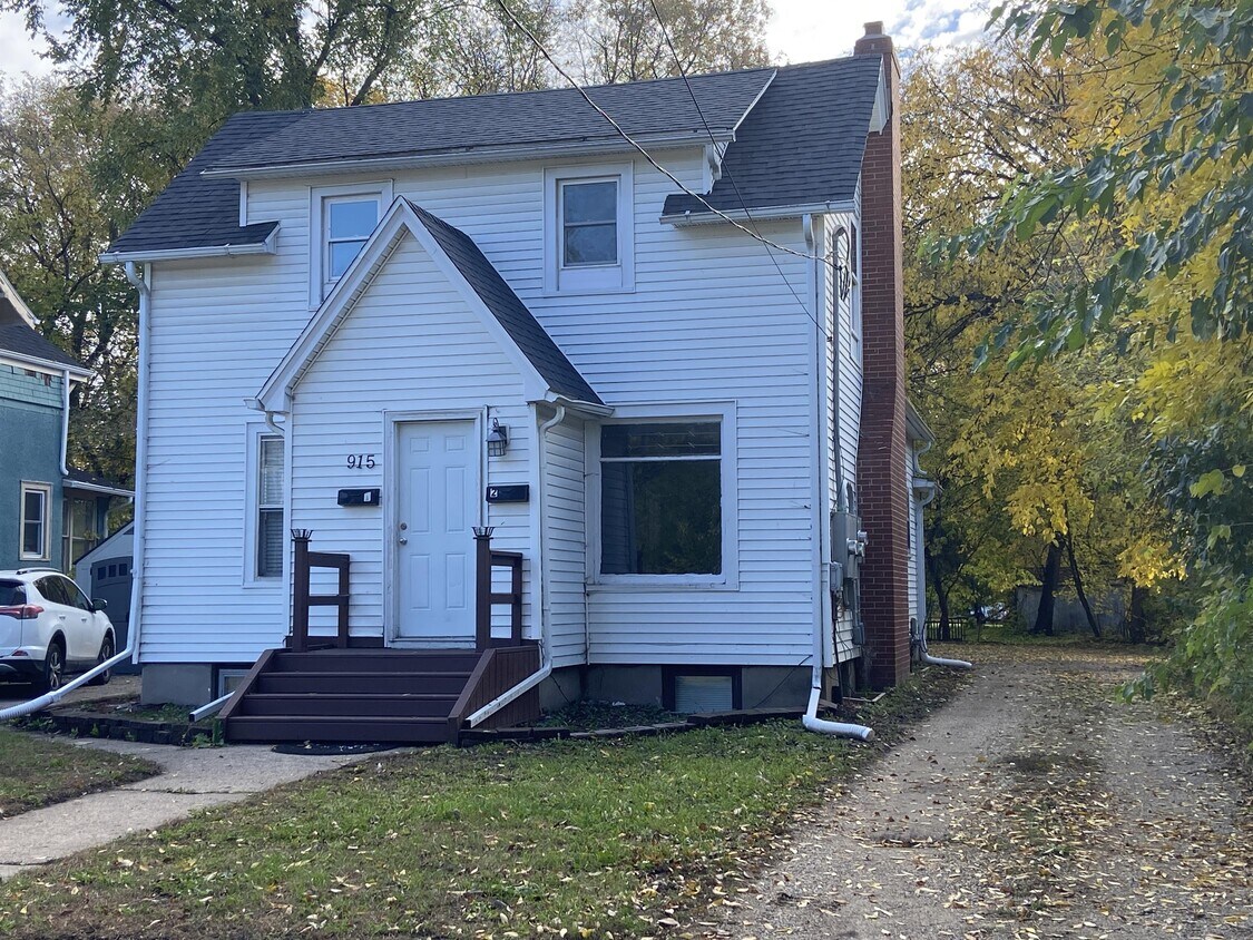 Primary Photo - 915 7th Ave S