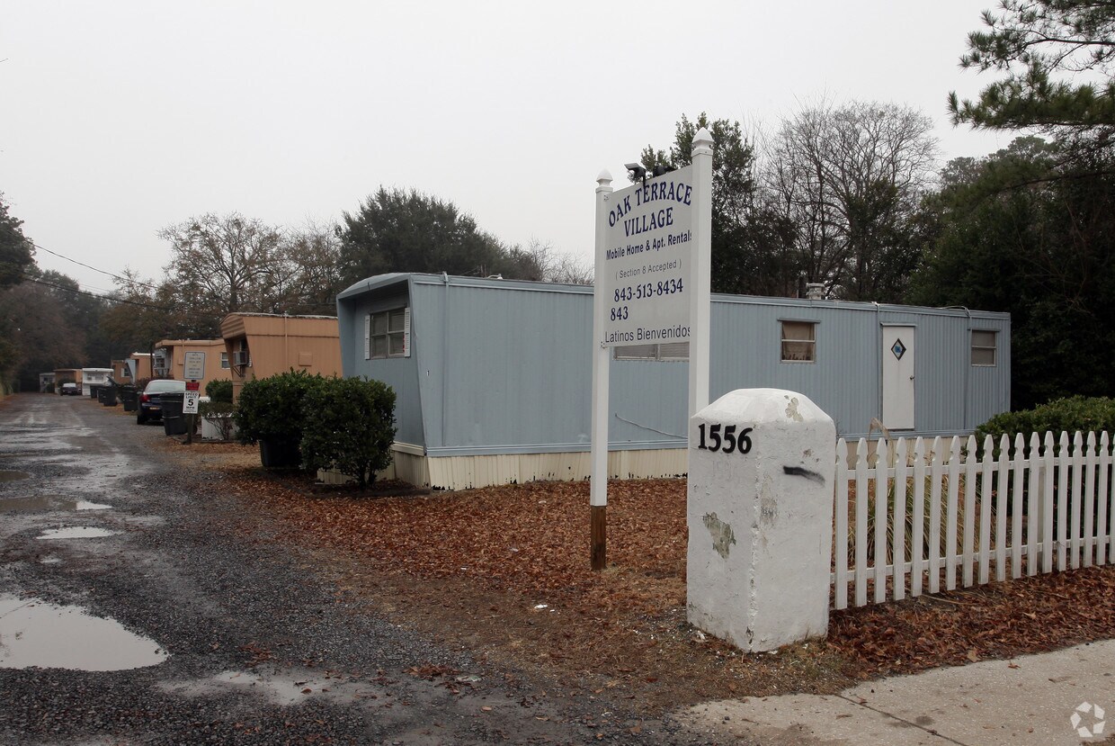 Primary Photo - Oak Terrace Village