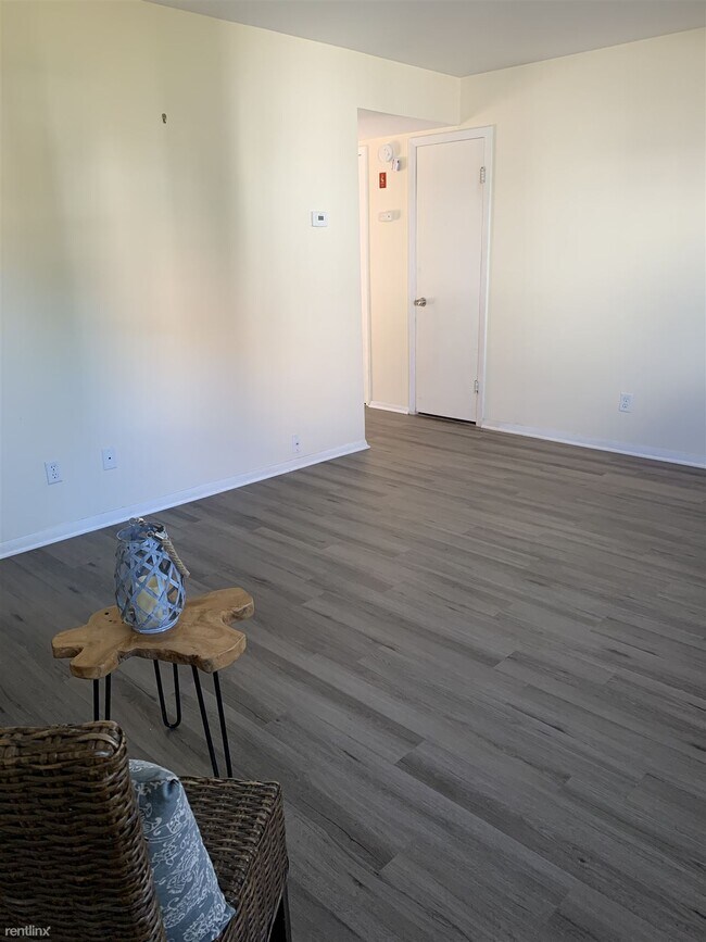Building Photo - 2 br, 1.5 bath Townhome - 10 Felter Place