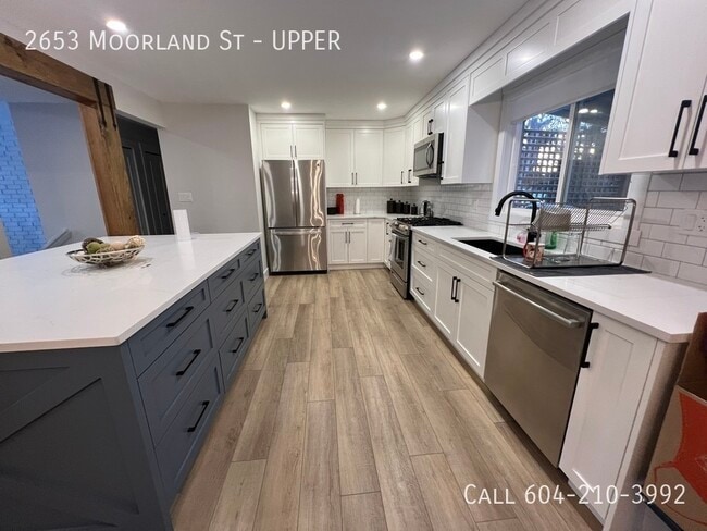 Photo du bâtiment - Modern Upper Suite in Central Abbotsford