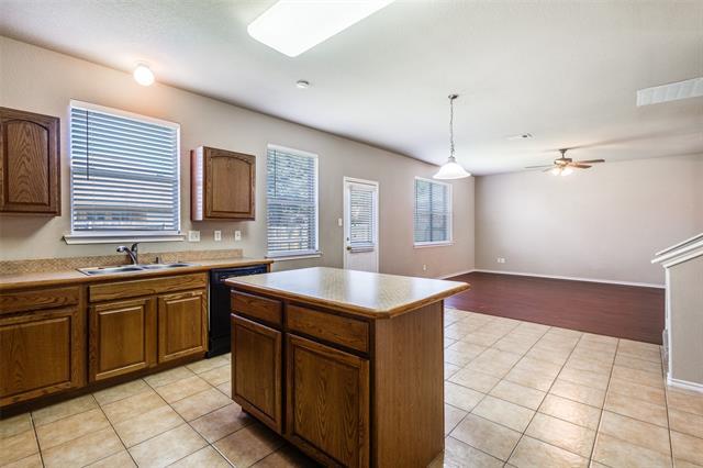 Building Photo - 2033 Meadow View Dr