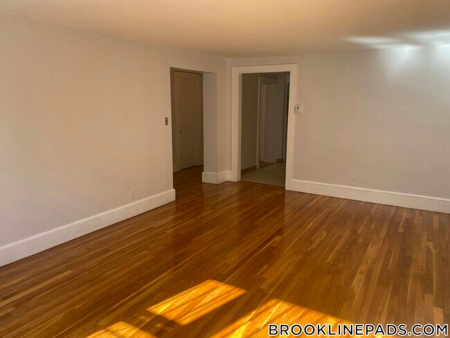 Building Photo - 211 St Paul St