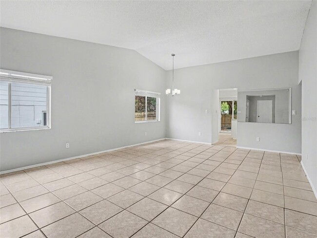 Foto del edificio - 7102 Harbor Heights Cir