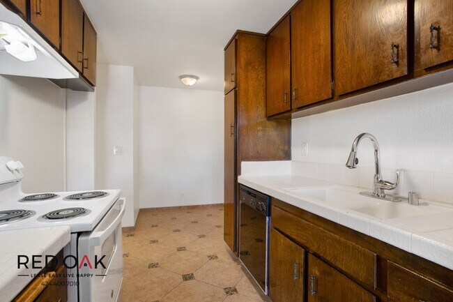 Building Photo - 215 S Madison Ave