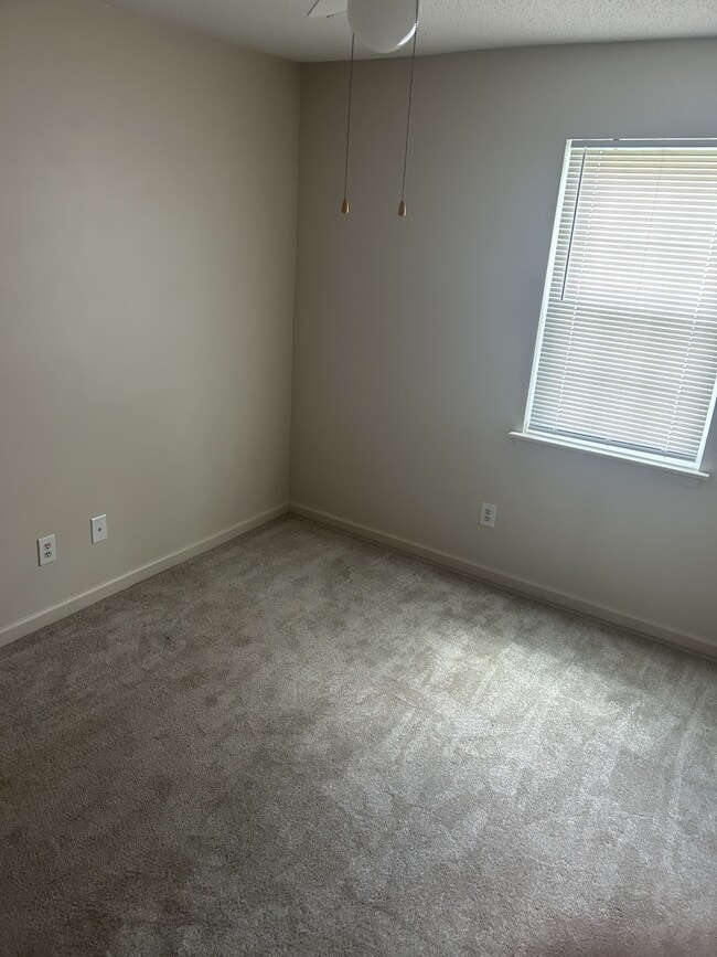 Building Photo - 9611 Blue Jay Ct