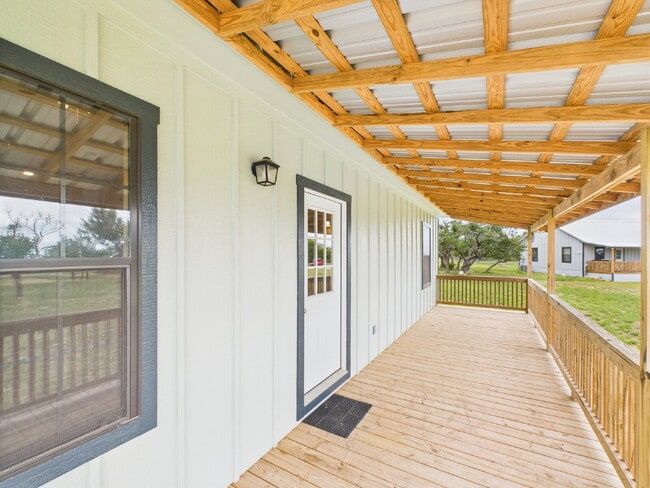 Building Photo - 2/2 Custom Cabin