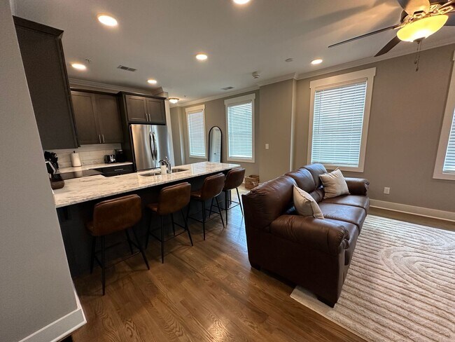 Foto del edificio - Beautiful Fully Furnished 1 Bed 1 Bath in ...