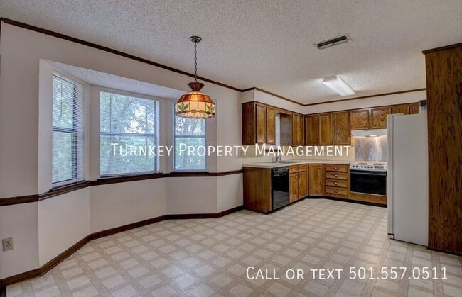 Building Photo - 811 Cedar Ridge Dr