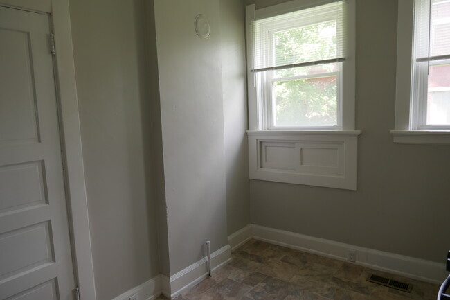 Kitchen - 3306 Fairfield Ave