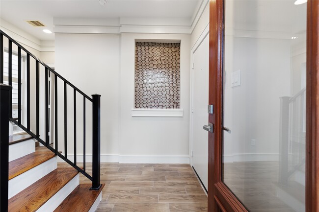 Building Photo - 318 Patterson St