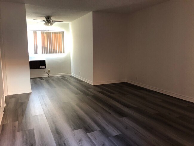 Foto del edificio - 815 E Maple St