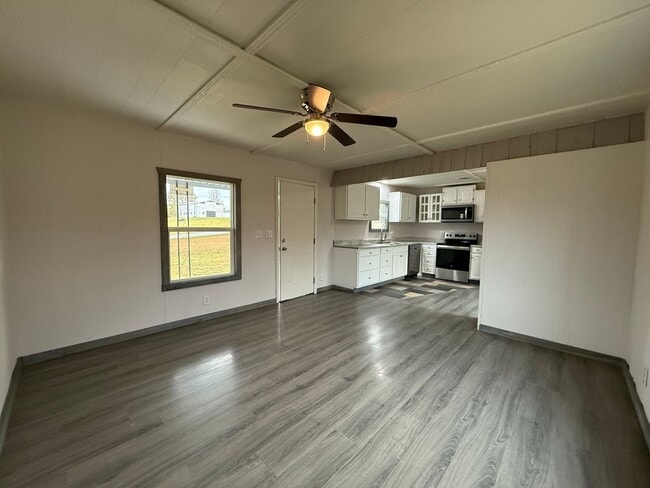 Building Photo - 3 Bedroom 1.5 Bath Mobile Home in Mosheim, TN