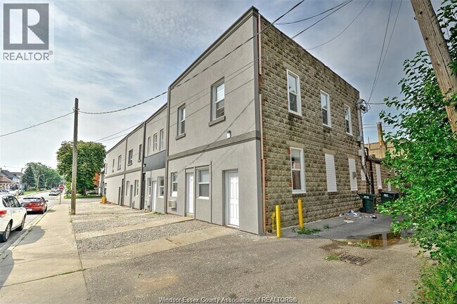 Photo du bâtiment - 1188 Wyandotte St E