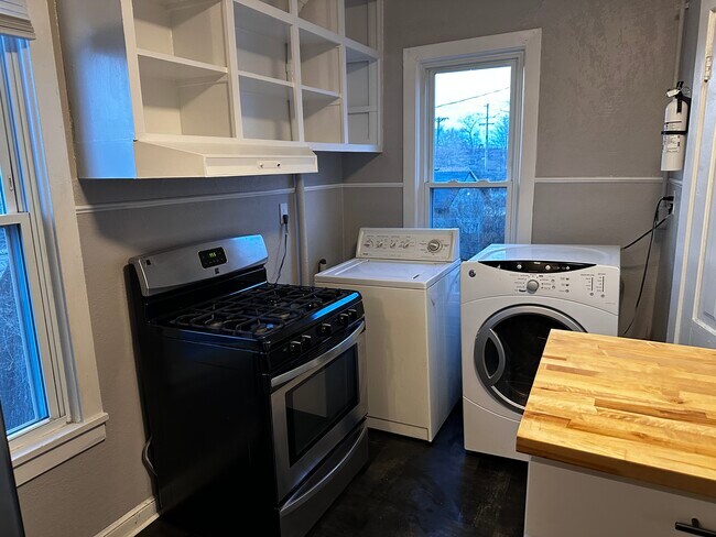 lavadero - 1704 Tyler St NE