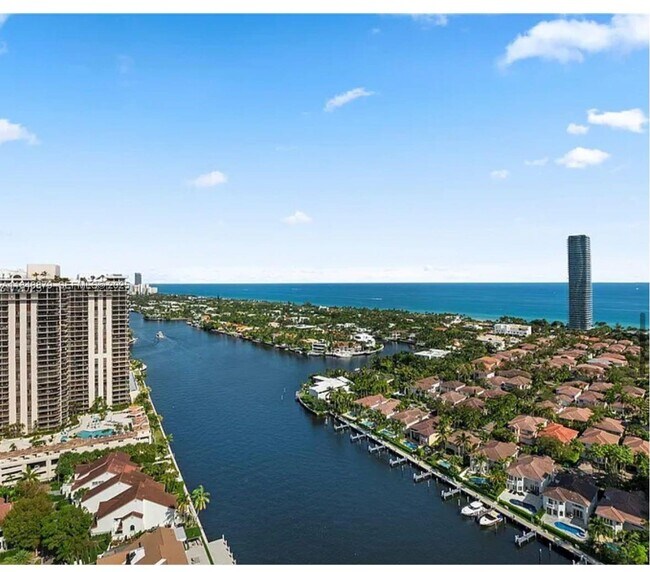 Foto del edificio - 19355 Turnberry Way