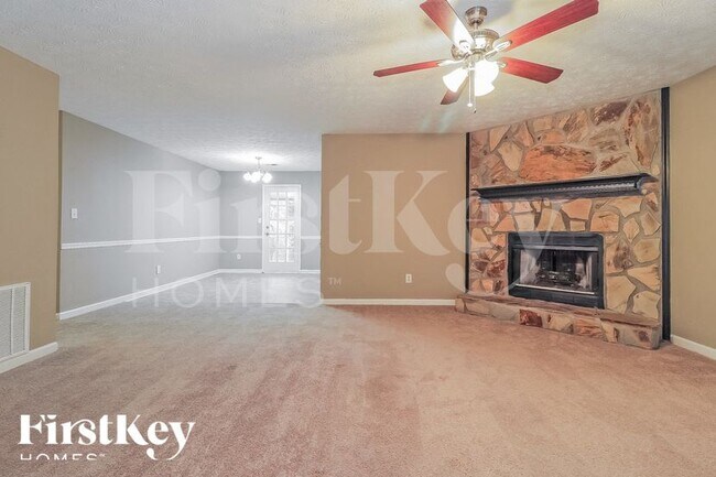 Foto del edificio - 276 Hollyberry Dr