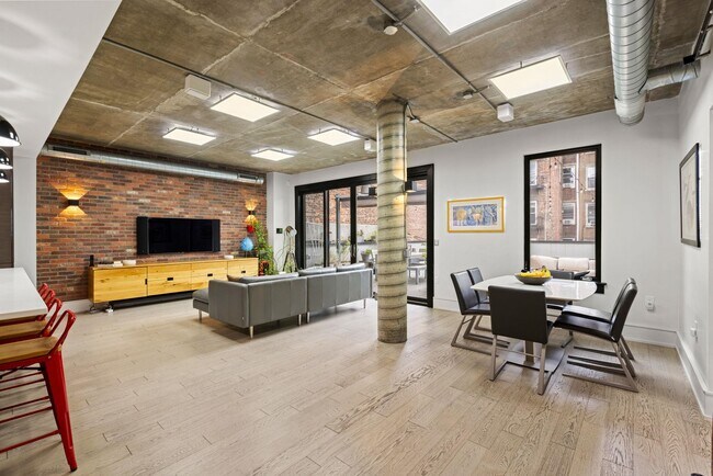 Foto del edificio - 705 Clinton St