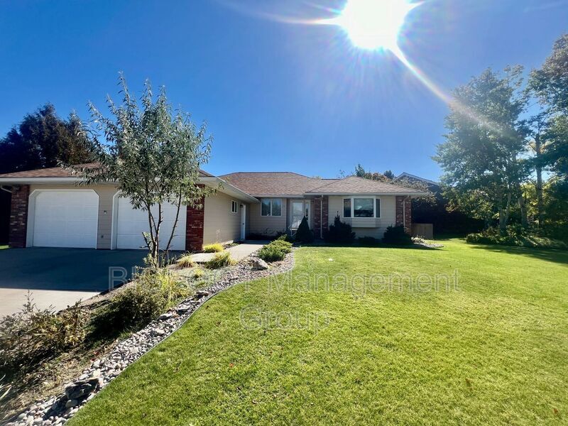 Primary Photo - 54 Cloverview Dr