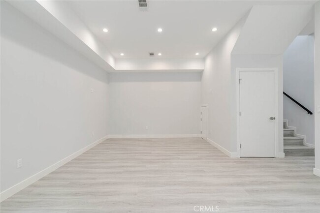 Foto del edificio - 9035 Rathburn Ave