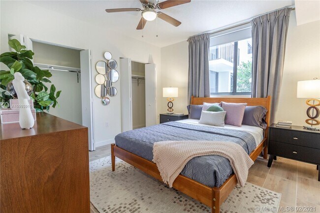 Foto del edificio - 6320 SW 8th St