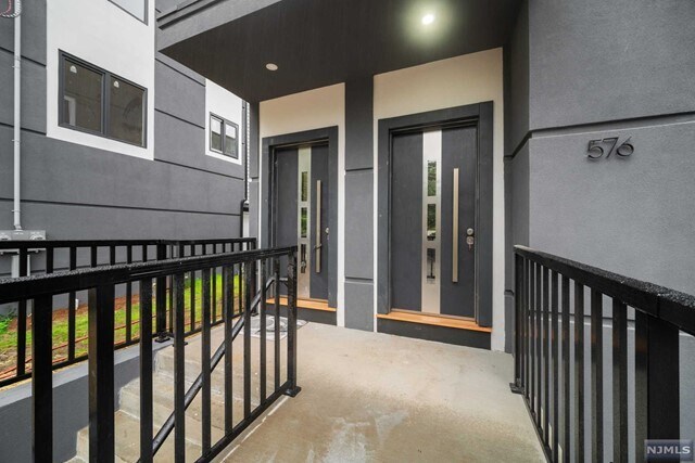 Building Photo - 576 Art Ln