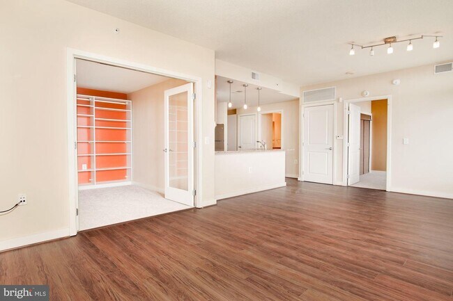 Foto del edificio - 888 N Quincy St