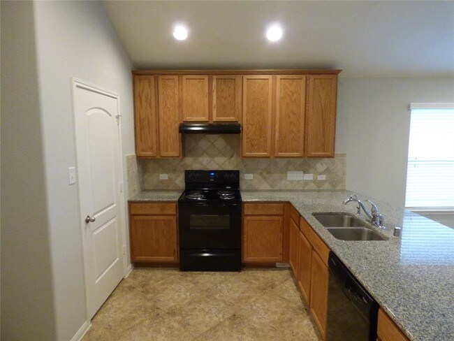 Foto del edificio - 24742 Lakecrest Village Dr