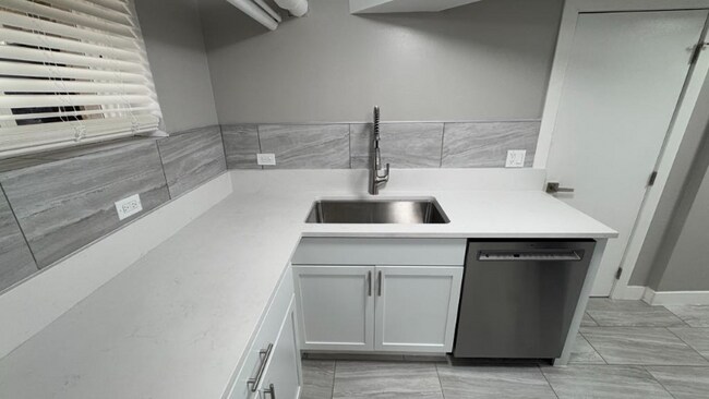 Foto del edificio - 1254 N Bosworth Ave
