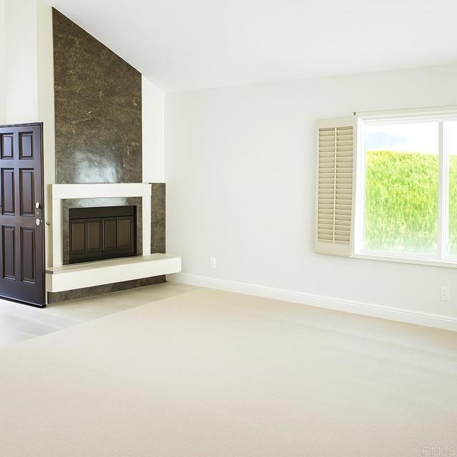 Building Photo - 520 Via De La Valle
