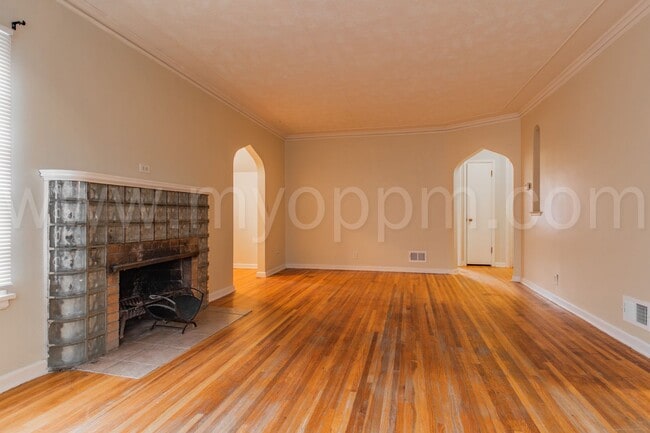 Foto del edificio - Full of Character 4 Bedroom Home | Near Be...