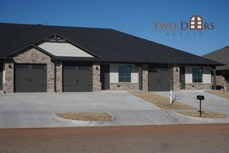 Building Photo - 439 Summit Ridge Dr
