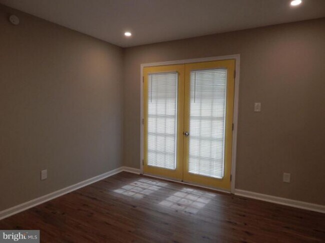 Building Photo - 400 Cooper St