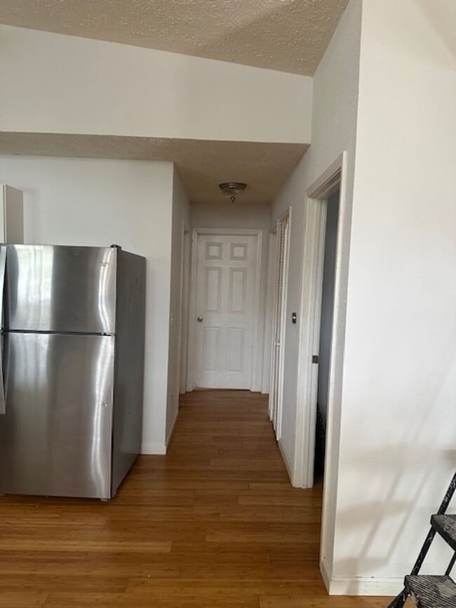 Building Photo - Updated Mid-Century Modern house in South Springfield