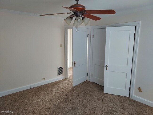 Foto del edificio - 4 br, 1 bath Duplex - 1111 Salem Avenue A