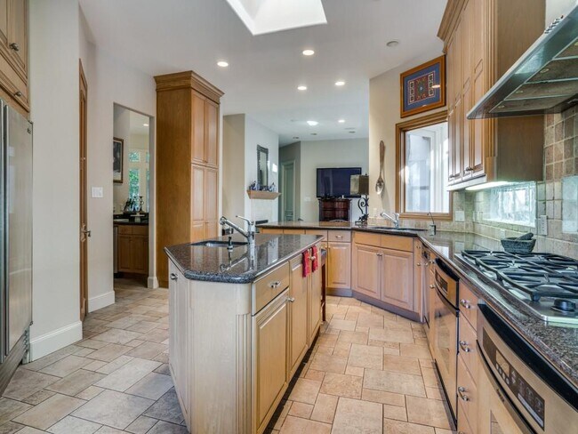 Building Photo - 7111 Hill Forest Dr