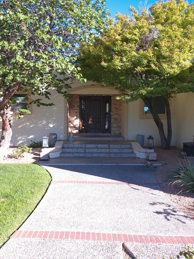 Foto del edificio - 9806 Greenbrier Rd NE