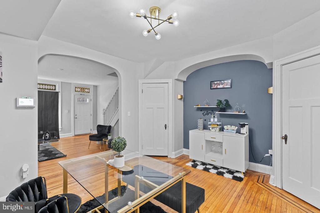 Primary Photo - 910 N Kenwood Ave