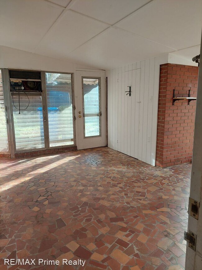 Building Photo - 3 br, 2 bath House - 3100 College Avenue