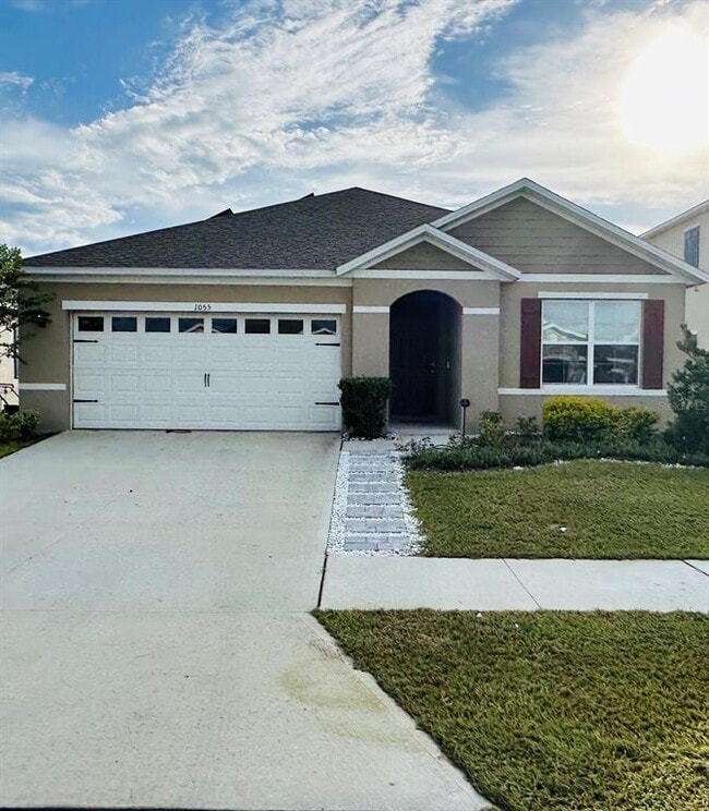 Building Photo - 1055 Griffon Ave