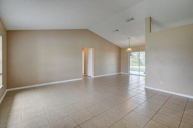 Building Photo - 1032 SW Romaine Ln