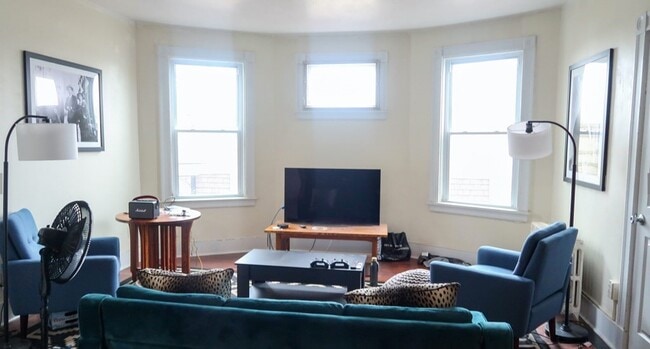 Foto del edificio - 41 Parker Hill Ave