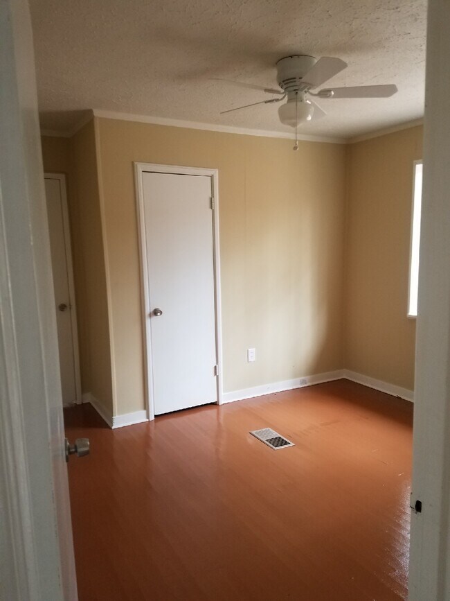 Building Photo - 2850 Oak Forest Dr