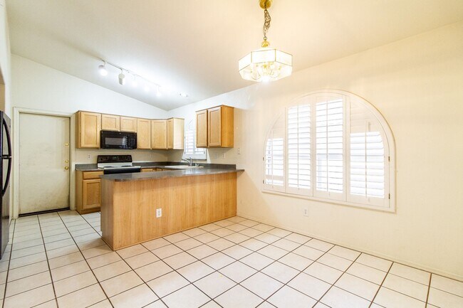 Building Photo - Lovely 3 bedroom home in great location!