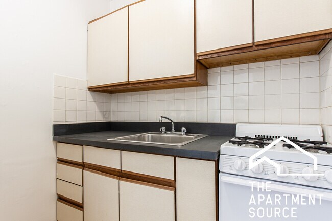 Foto del edificio - 515 W Briar Pl