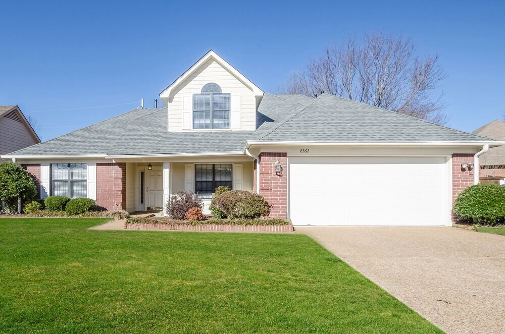 Foto principal - 8562 Shingle Oaks Dr