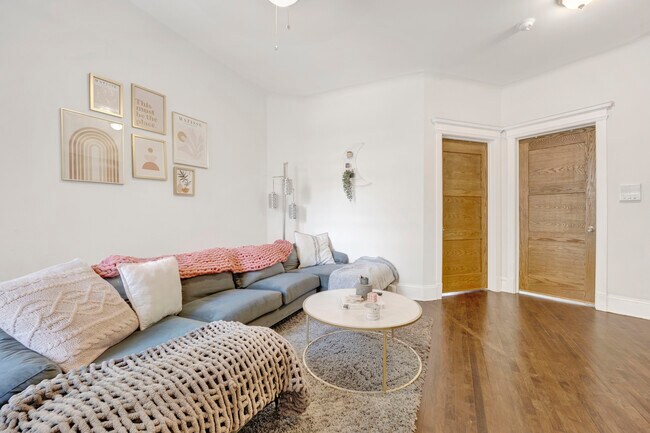 Foto del edificio - 1006 W Dakin St